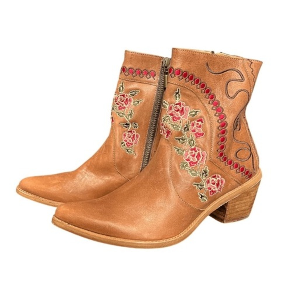 Anthropologie Marco Delli Embroidered Leather Western Boot Size 36 Floral Cowboy